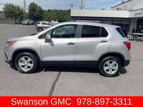 Used 2019 Chevrolet Trax LT w/ LT Convenience Package AWD/4WD image 35