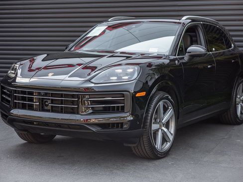 Certified 2024 Porsche Cayenne image 1