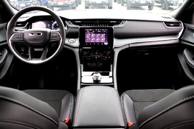 New 2025 Jeep Grand Cherokee Altitude RWD image 20