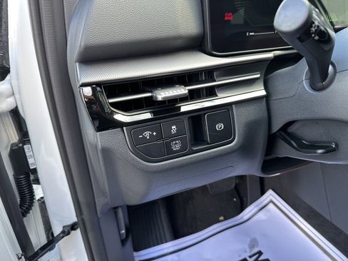 New 2026 Kia Sportage S image 31