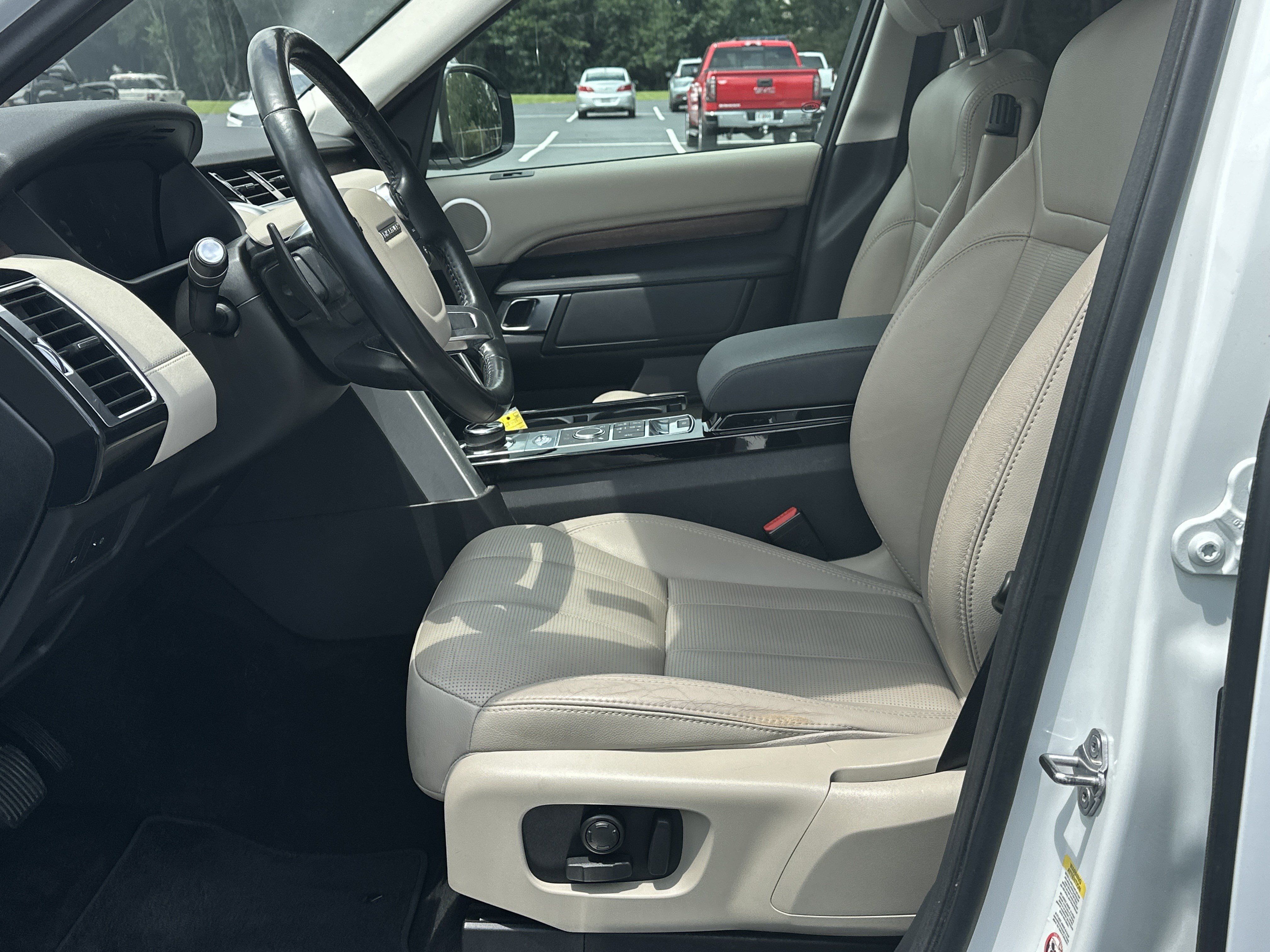 Used 2018 Land Rover Discovery HSE AWD/4WD image 9