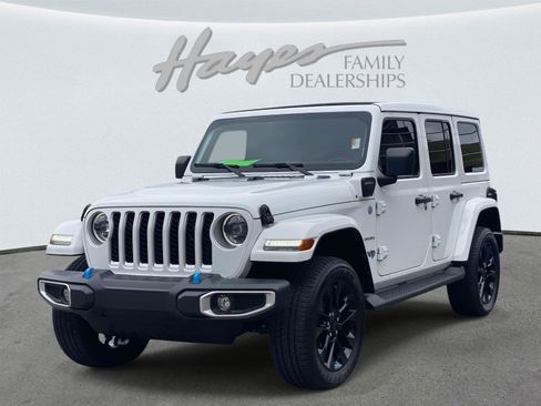 Used 2023 Jeep Wrangler Sahara w/ Cold Weather Group image 9