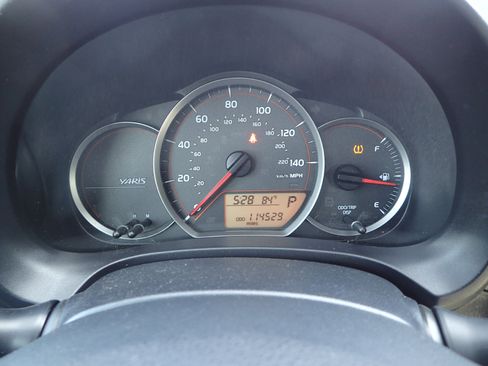 Used 2012 Toyota Yaris LE image 16