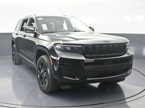 New 2025 Jeep Grand Cherokee L Altitude image 9
