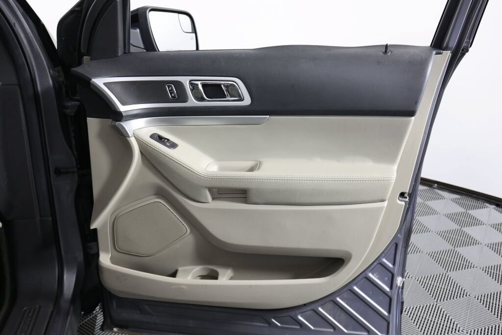 Used 2014 Ford Explorer XLT w/ Equipment Group 202A FWD image 25