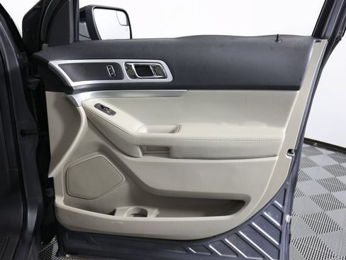Used 2014 Ford Explorer XLT w/ Equipment Group 202A FWD image 25