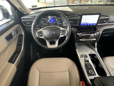 Used 2024 Ford Explorer Limited w/ Equipment Group 301A AWD/4WD image 25