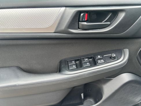 Used 2018 Subaru Outback 2.5i AWD/4WD image 32