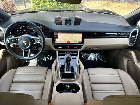 Used 2021 Porsche Cayenne Coupe image 34