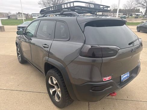 Used 2015 Jeep Cherokee Trailhawk w/ Leather Interior Group AWD/4WD image 6