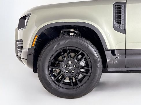 Used 2025 Land Rover Defender 110 X-Dynamic SE image 27