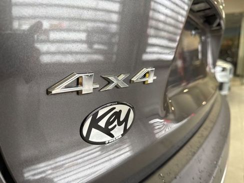 Used 2019 Jeep Cherokee Limited image 21