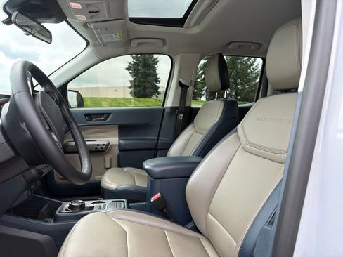 Used 2025 Ford Maverick Lariat AWD/4WD image 5