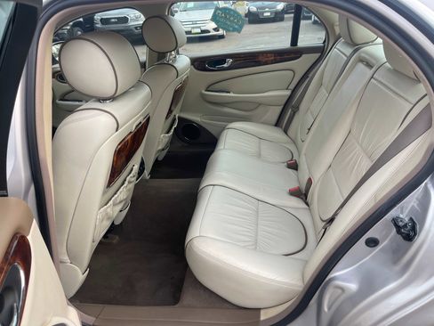 Used 2006 Jaguar XJ8 L XJ VANDEN PLAS SEDAN 4D image 10