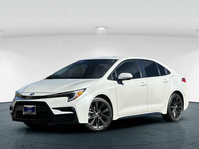 Used 2024 Toyota Corolla SE FWD image 2