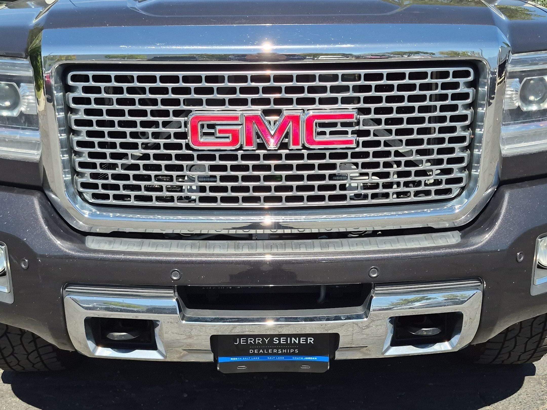 Used 2016 GMC Sierra 2500 Denali w/ Duramax Plus Package AWD/4WD image 9