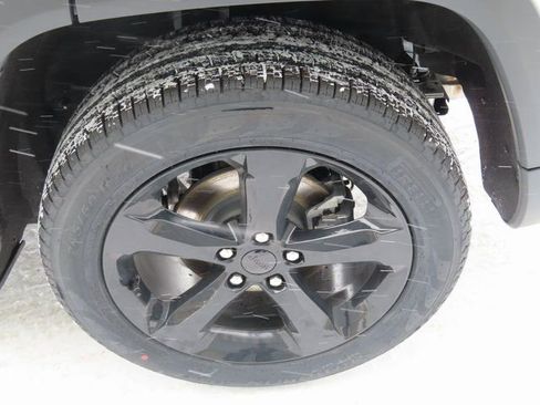 New 2026 Jeep Grand Cherokee Limited w/ Limited Altitude Package image 16