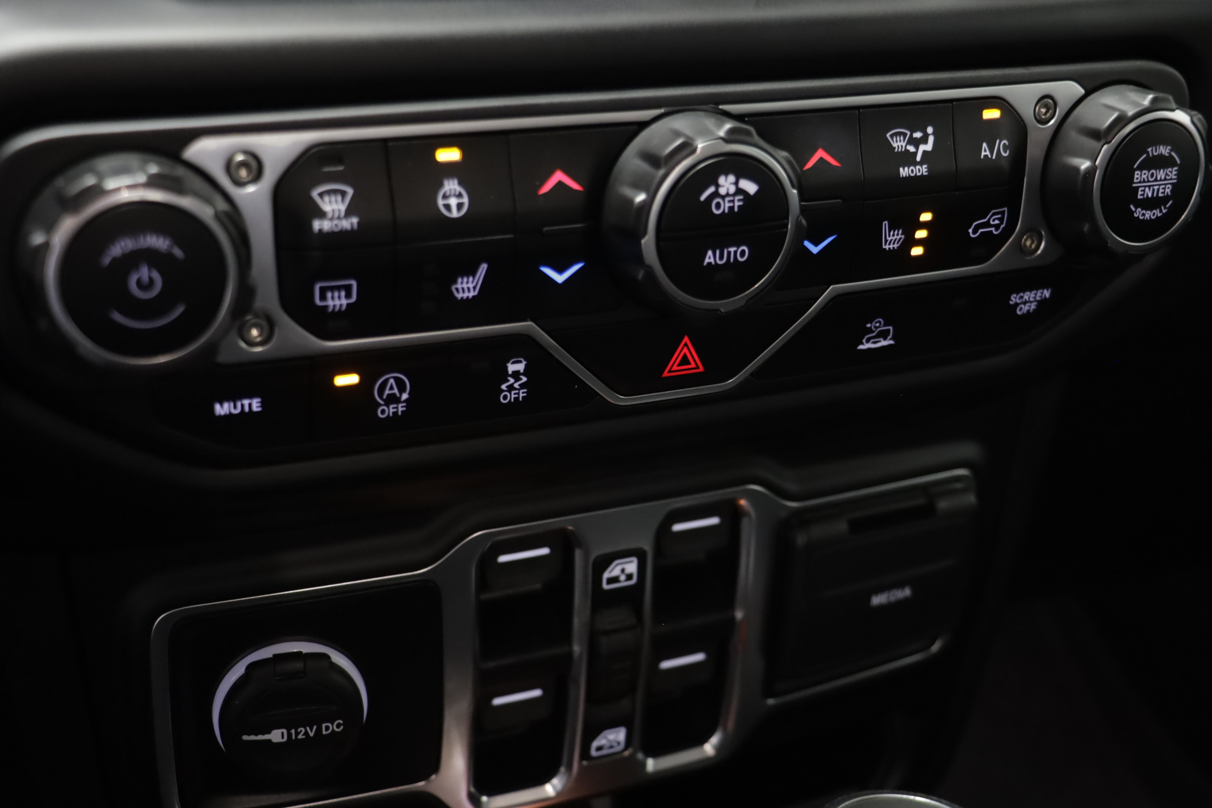 Used 2023 Jeep Gladiator Rubicon w/ Cold Weather Group AWD/4WD image 11