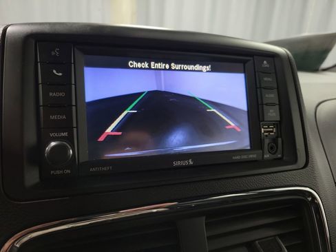 Used 2019 Dodge Grand Caravan SXT image 18