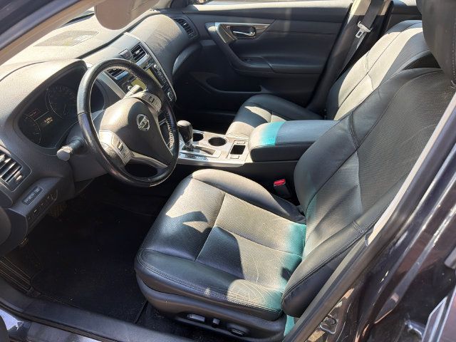 Used 2013 Nissan Altima 2.5 SL w/ Technology Pkg FWD image 4