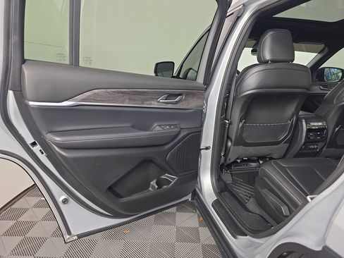 Used 2025 Jeep Grand Cherokee L Limited RWD image 29
