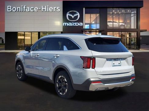 Used 2025 Kia Sorento S w/ Panoramic Sunroof Package image 3