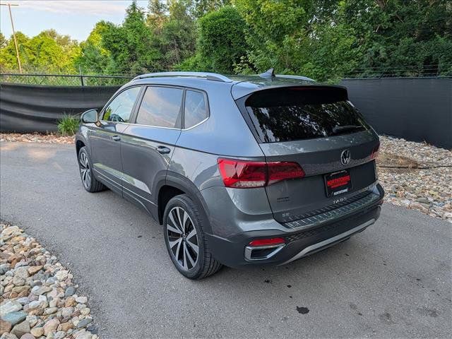 Certified 2023 Volkswagen Taos SE w/ Panoramic Sunroof Package FWD image 3