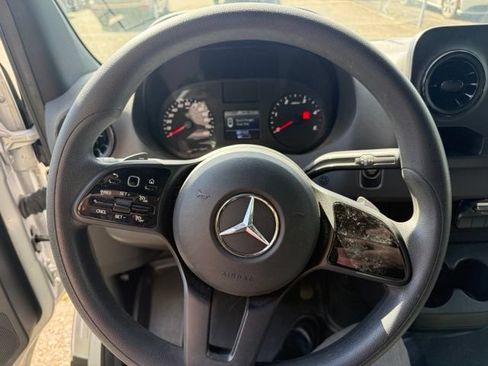 Used 2022 Mercedes-Benz Sprinter 2500 image 6