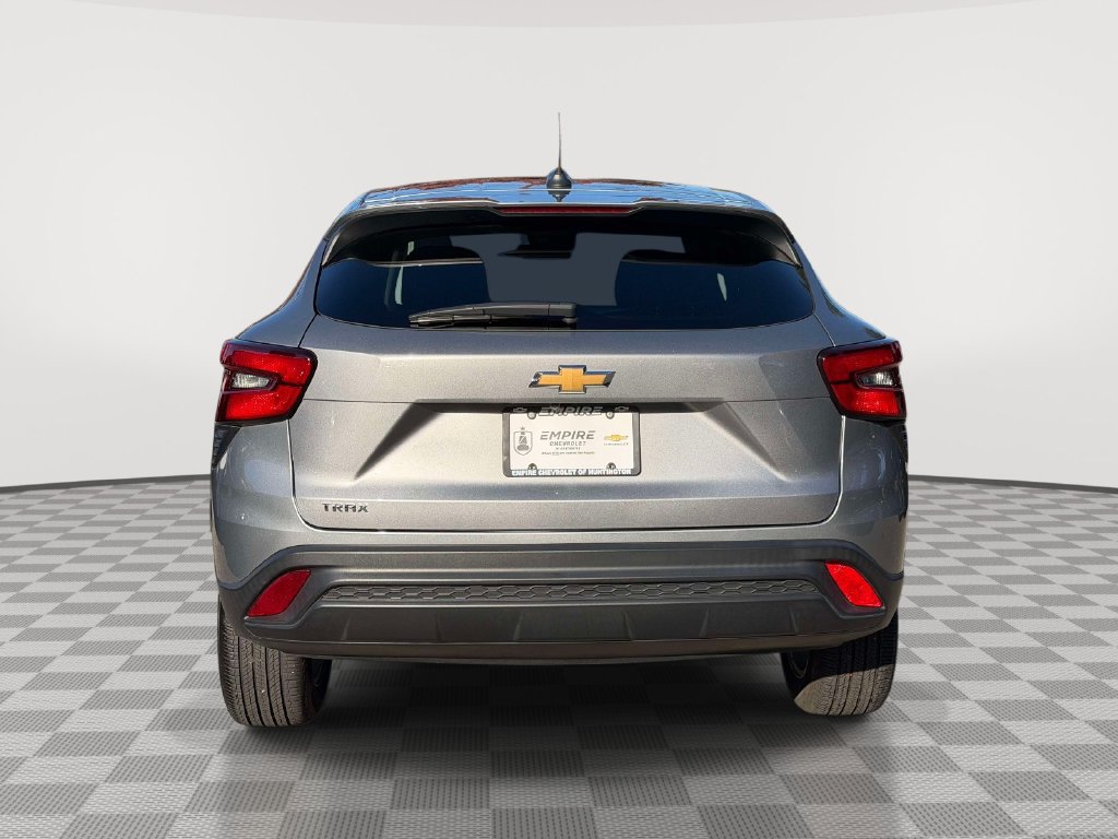 Used 2024 Chevrolet Trax LS w/ LS Convenience Package FWD image 3