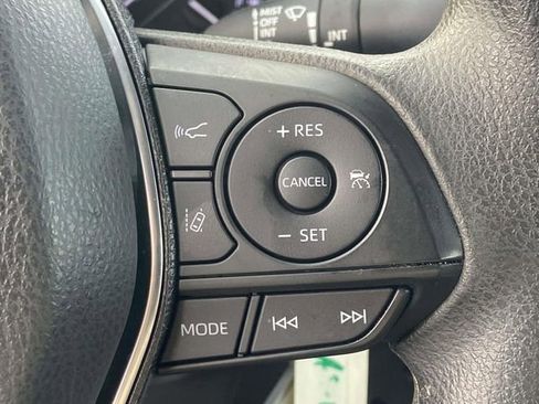 Used 2020 Toyota Camry LE image 17