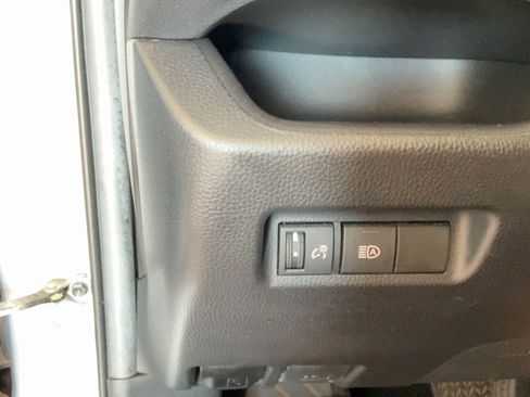 Certified 2022 Toyota RAV4 LE AWD/4WD image 24