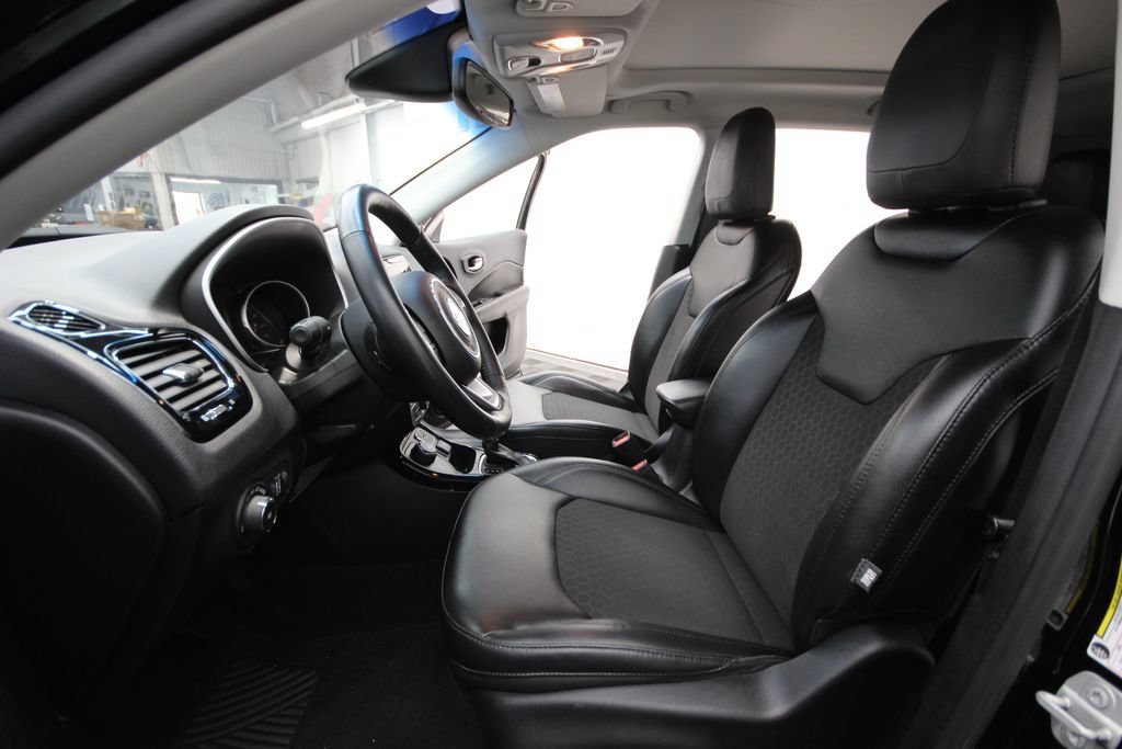 Used 2020 Jeep Compass Latitude AWD/4WD image 12