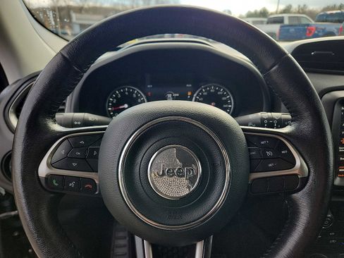 Certified 2022 Jeep Renegade Latitude w/ Convenience Group image 18