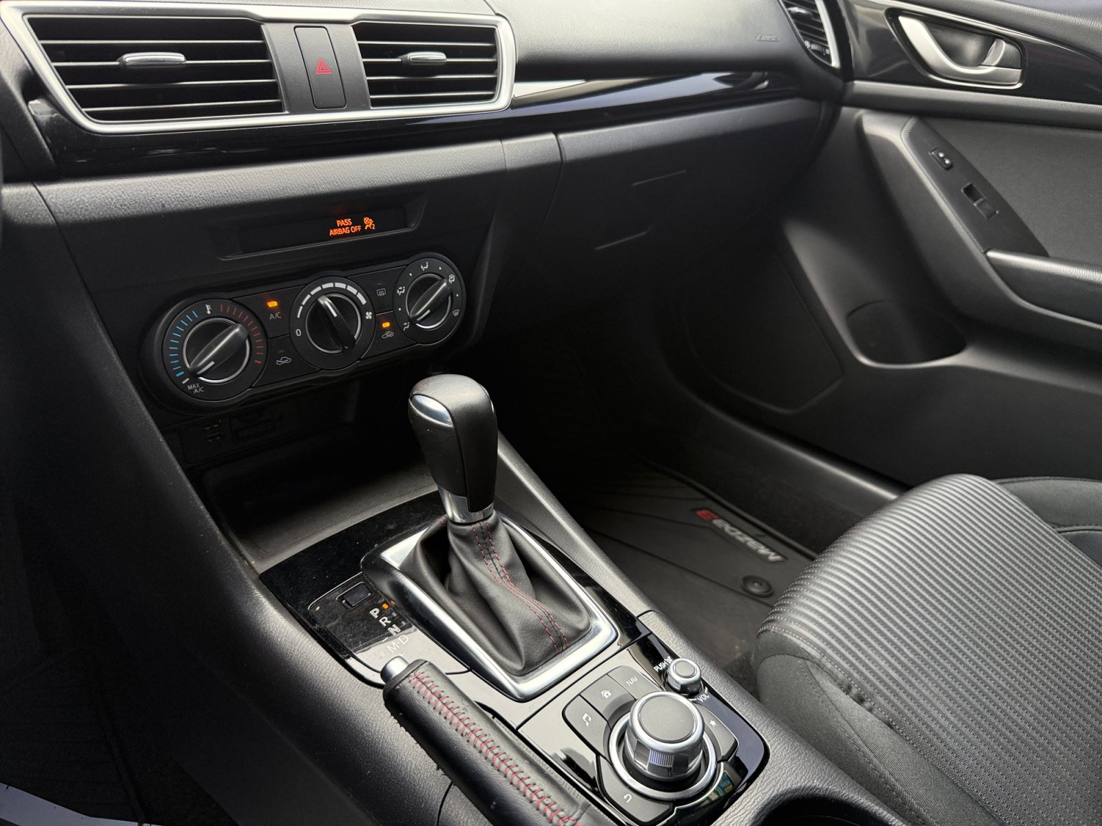 Used 2016 MAZDA MAZDA3 i Touring FWD image 13