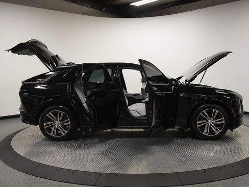 Used 2024 Cadillac Lyriq Luxury AWD/4WD image 10