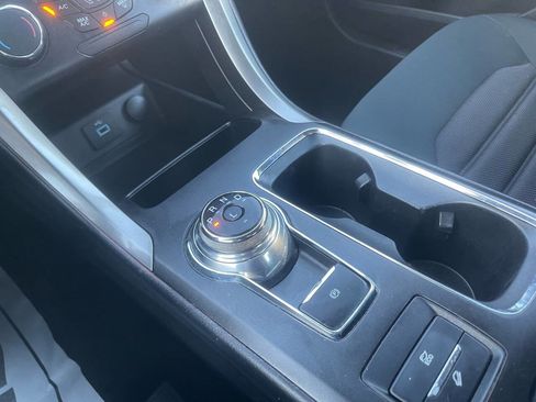 Used 2018 Ford Fusion SE FWD image 21