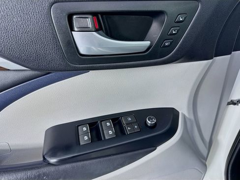 Used 2015 Toyota Highlander Limited image 14