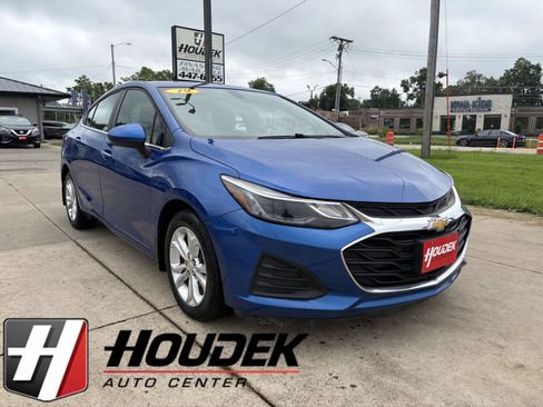 Used 2019 Chevrolet Cruze LT FWD image 1