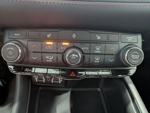 Used 2025 Dodge Durango GT AWD/4WD image 22
