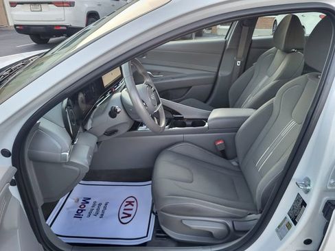 Used 2025 Hyundai Elantra SEL image 11