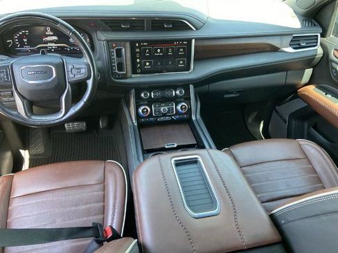 Used 2023 GMC Yukon Denali Ultimate w/ LPO, Floor Liner Package AWD/4WD image 17