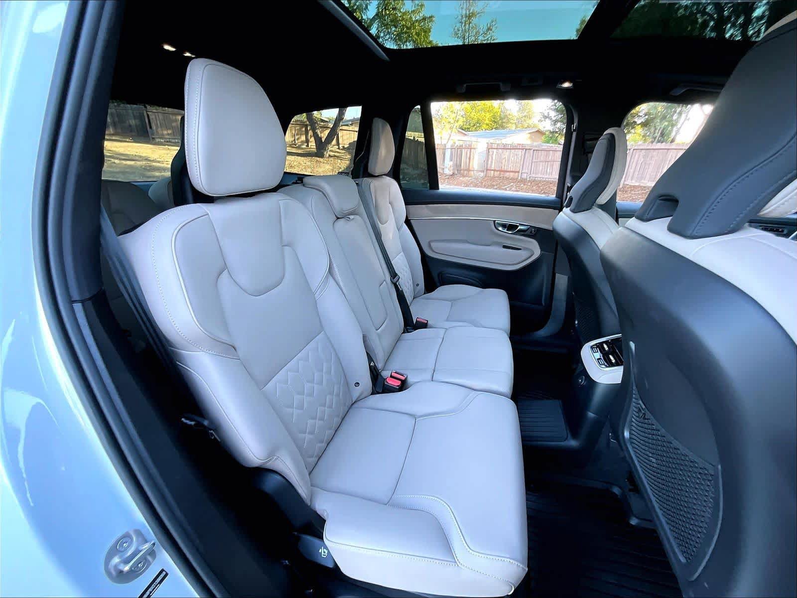 Used 2025 Volvo XC90 T8 Plus w/ Protection Package Premier AWD/4WD image 32