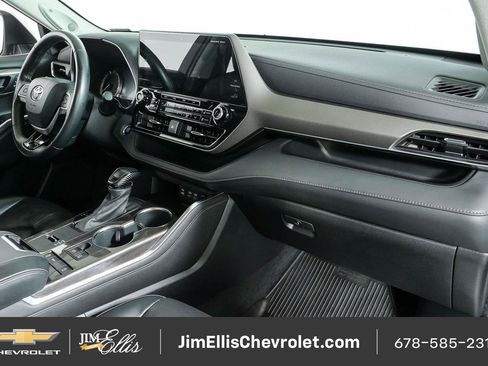 Used 2022 Toyota Highlander Limited FWD image 23