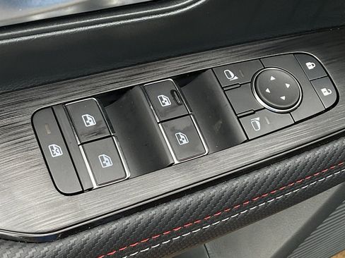 New 2025 Nissan Kicks SR image 11