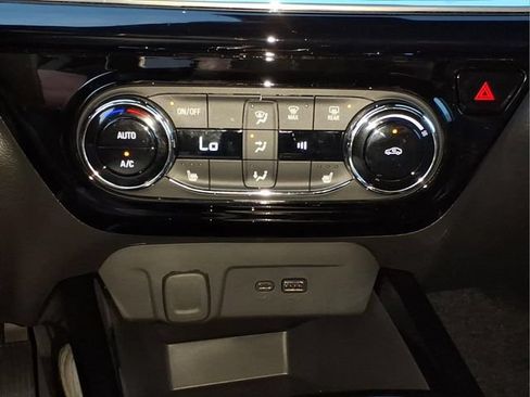 Used 2024 Chevrolet Trax RS w/ Driver Confidence Package FWD image 20