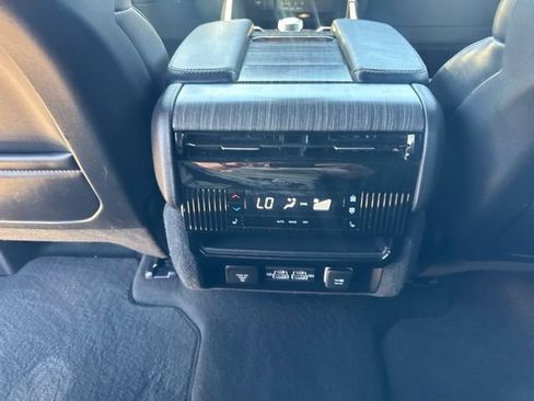 Certified 2023 Jeep Wagoneer Series III w/ Preferred Equipment Group AWD/4WD image 11