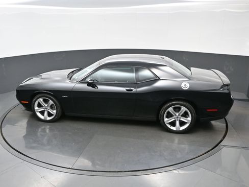 Used 2017 Dodge Challenger R/T image 30