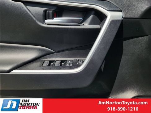 Used 2025 Toyota RAV4 XLE FWD image 24