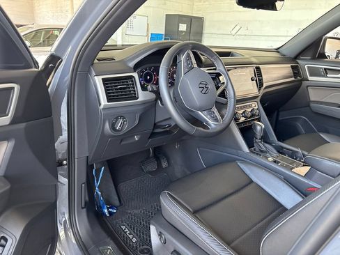 Used 2022 Volkswagen Atlas Cross Sport SE FWD image 8
