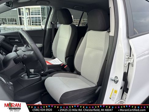 Used 2022 Chevrolet Trax LS w/ Fleet Convenience Package image 11